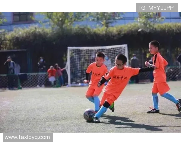 震撼全场的足球球星花式技巧大比拼点燃绿茵激情舞动梦想